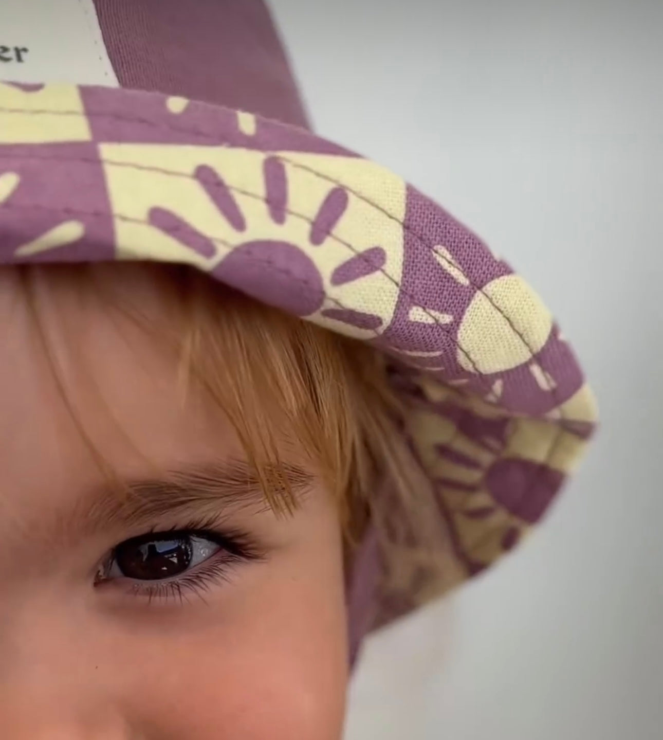 BRIGHTER DAYS REVERSIBLE BUCKET HAT - LILAC/BANANA
